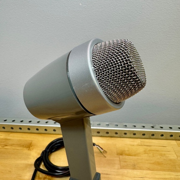 NEW Shure 522 Dynamic Announcers Desktop Microphone   Brand: Shure Model: Dynami - Picture 4 of 11